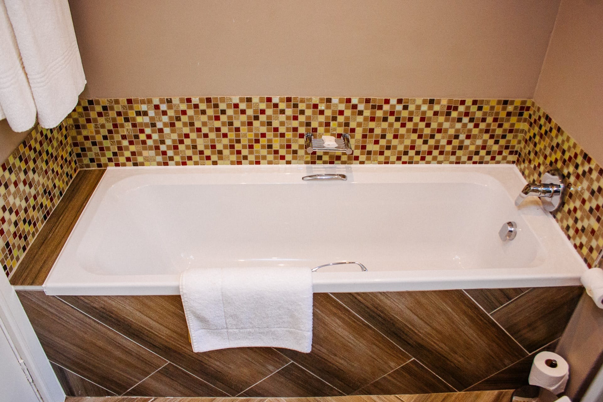 Executive Villa bathtub framed by mosaic tiles at Walmont at Mmabatho Palms, Mahikeng